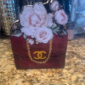 Elegant Burgundy Floral with Gold Accents decoration